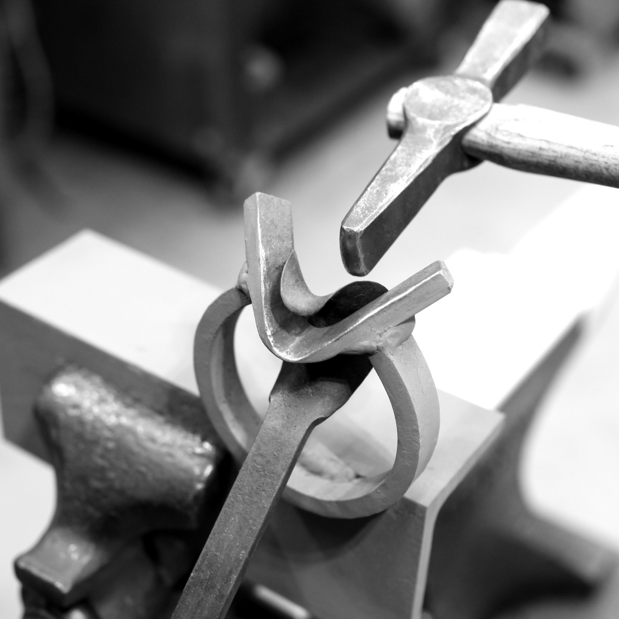 Leafing stake and hammer